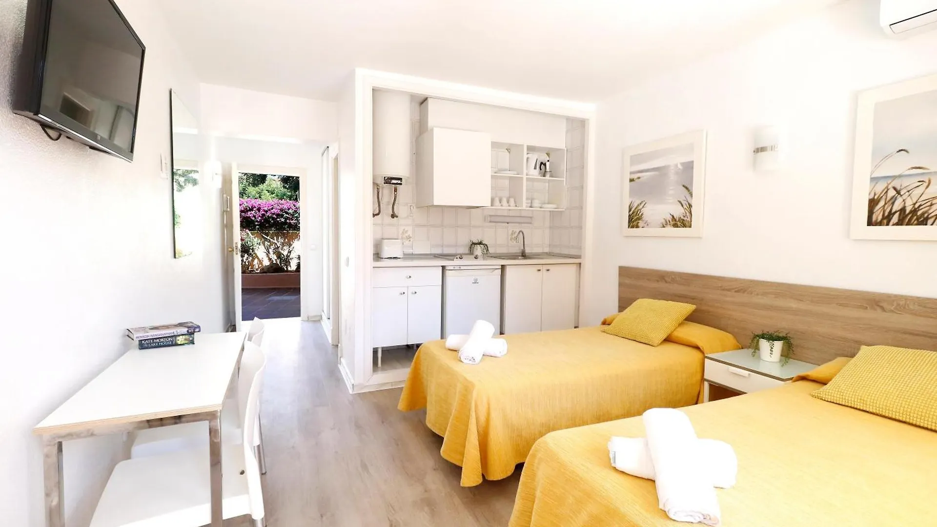 Naika Studios & Apartments Palmanova 0*,