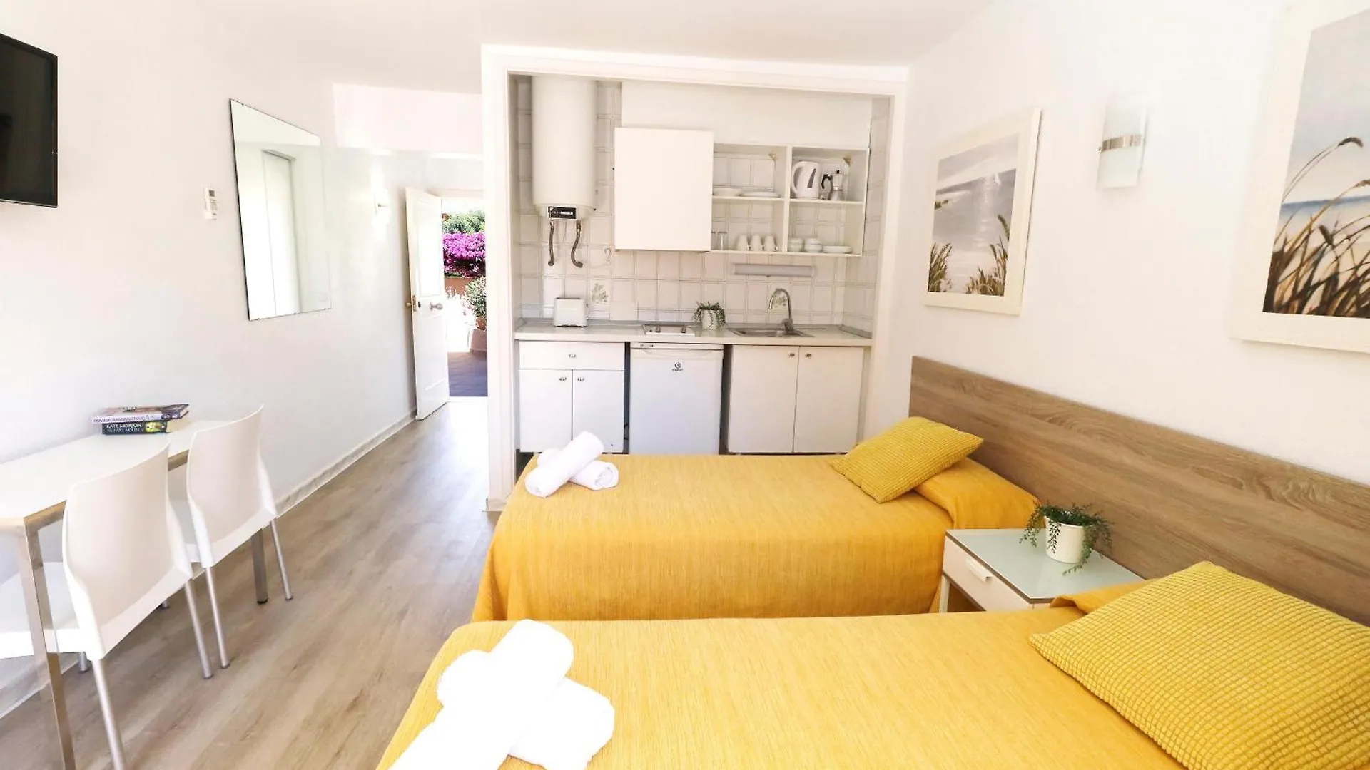 Naika Studios & Apartments Palmanova